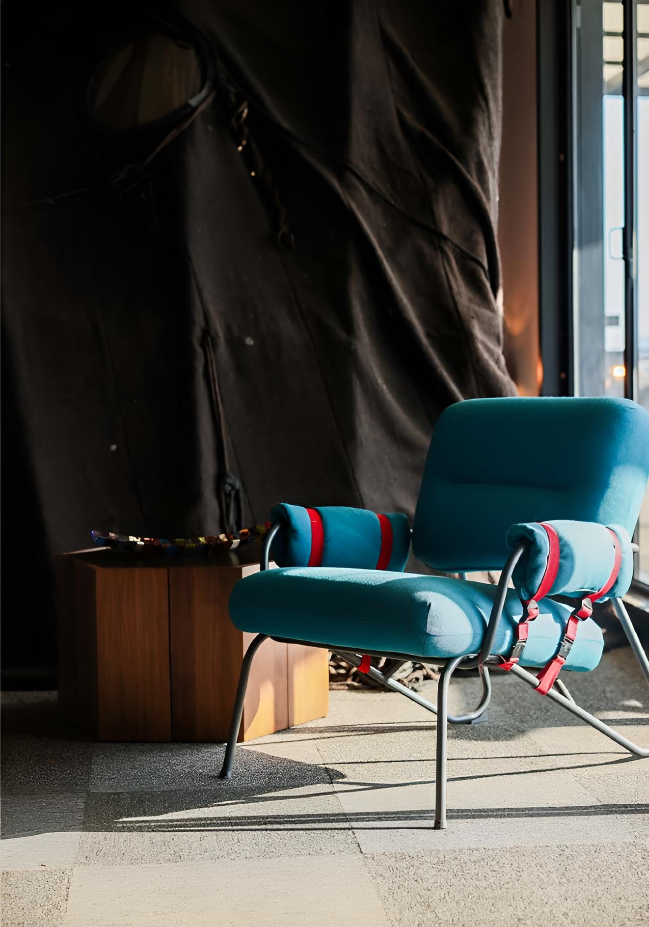 KVN Nomad Link Chair in Blue Fabrics with red accent webbings