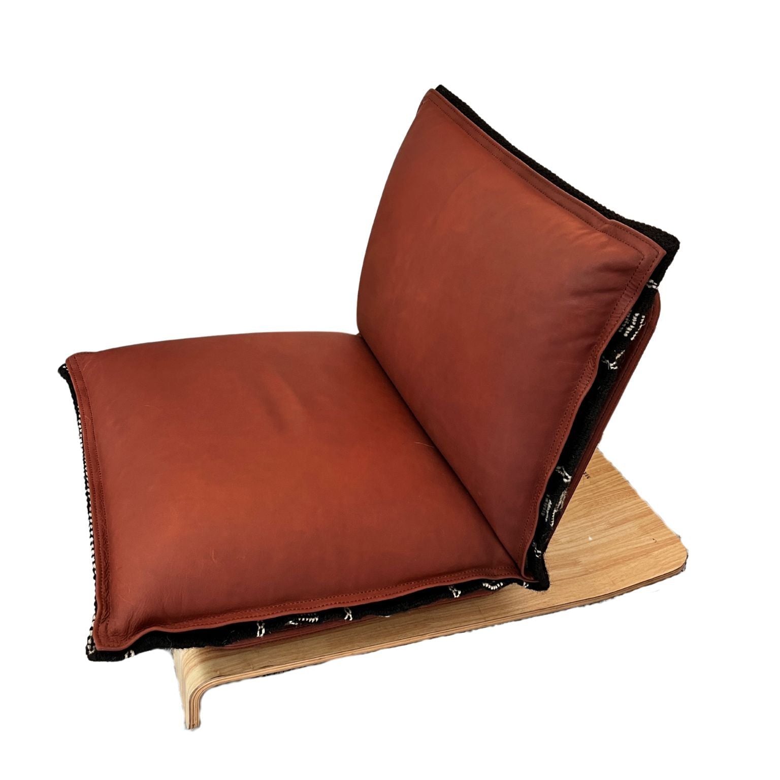 KVN Design Nomadic Collection Skin Lounge Chair in rotem Yak Leder