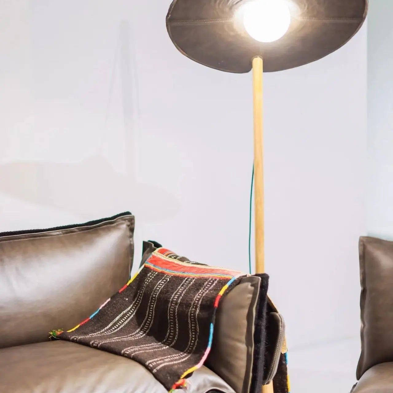 Ein Ledersofa Skin Sofa aus Yak Leder