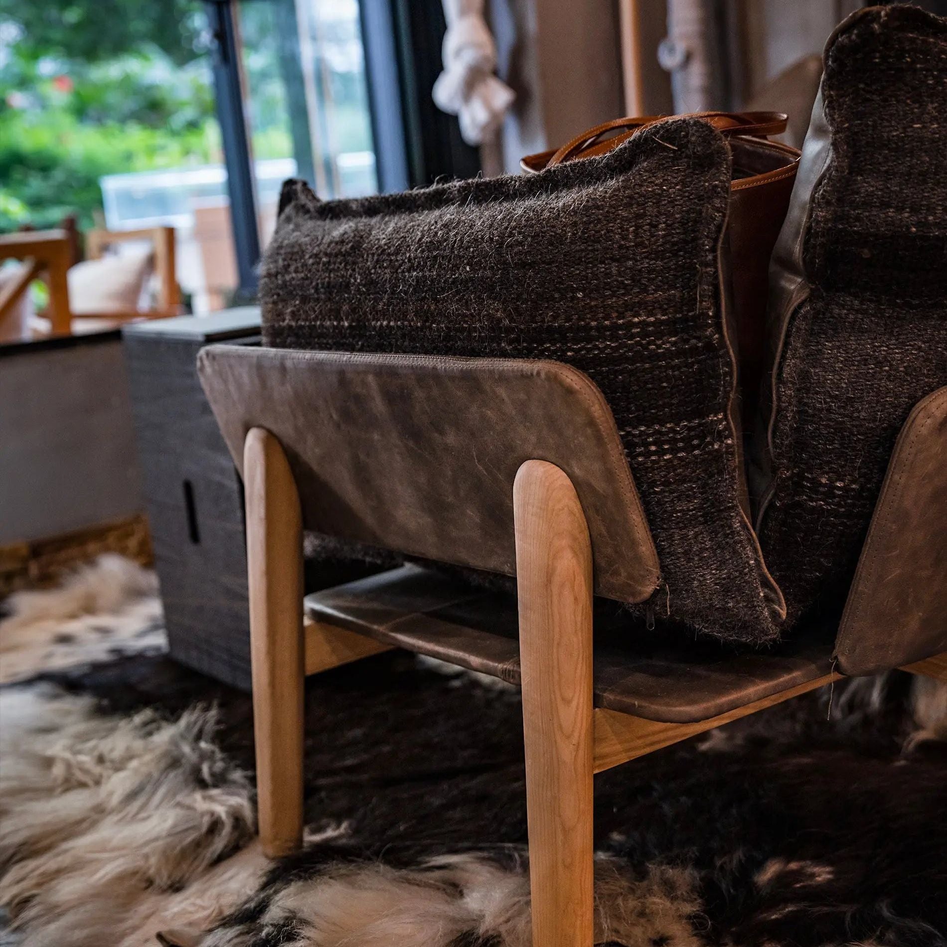 Ein KVN  Ledersofa Skin Sofa aus Yak Leder